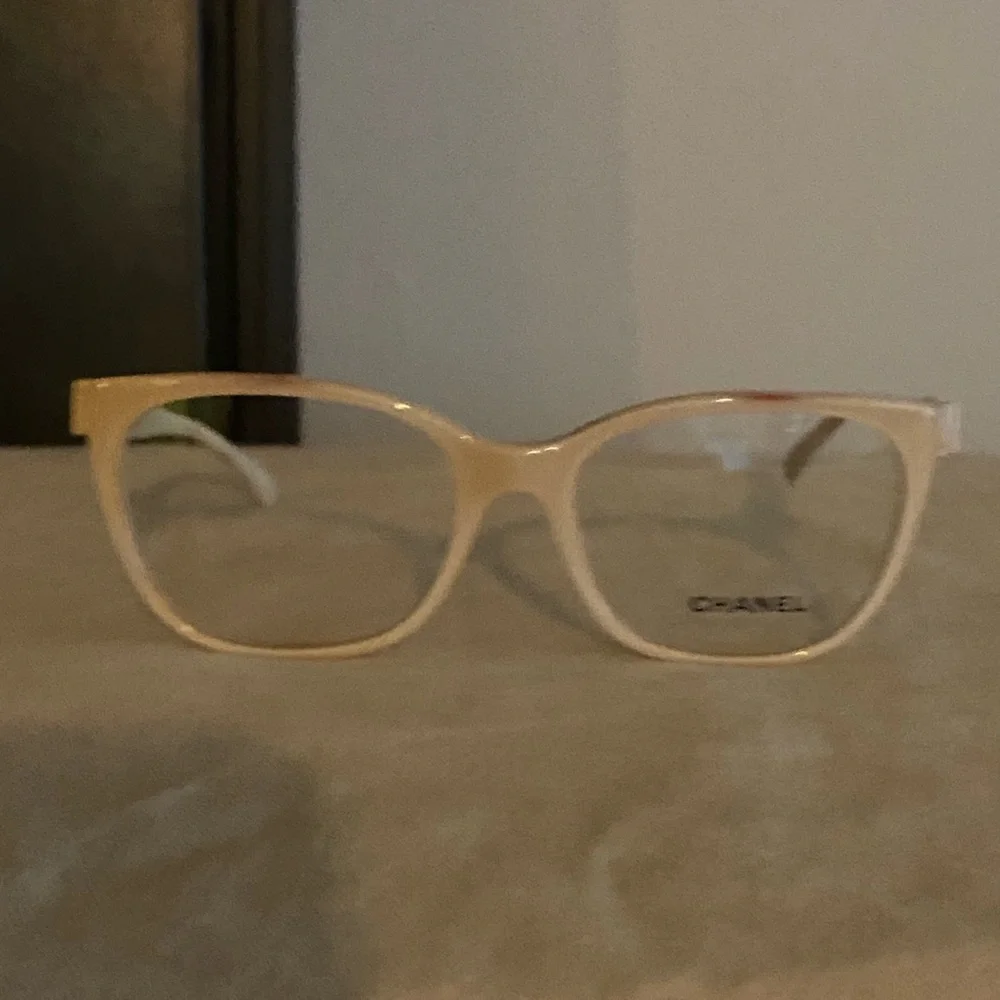 Chanel nude frames - Picture 9 of 15